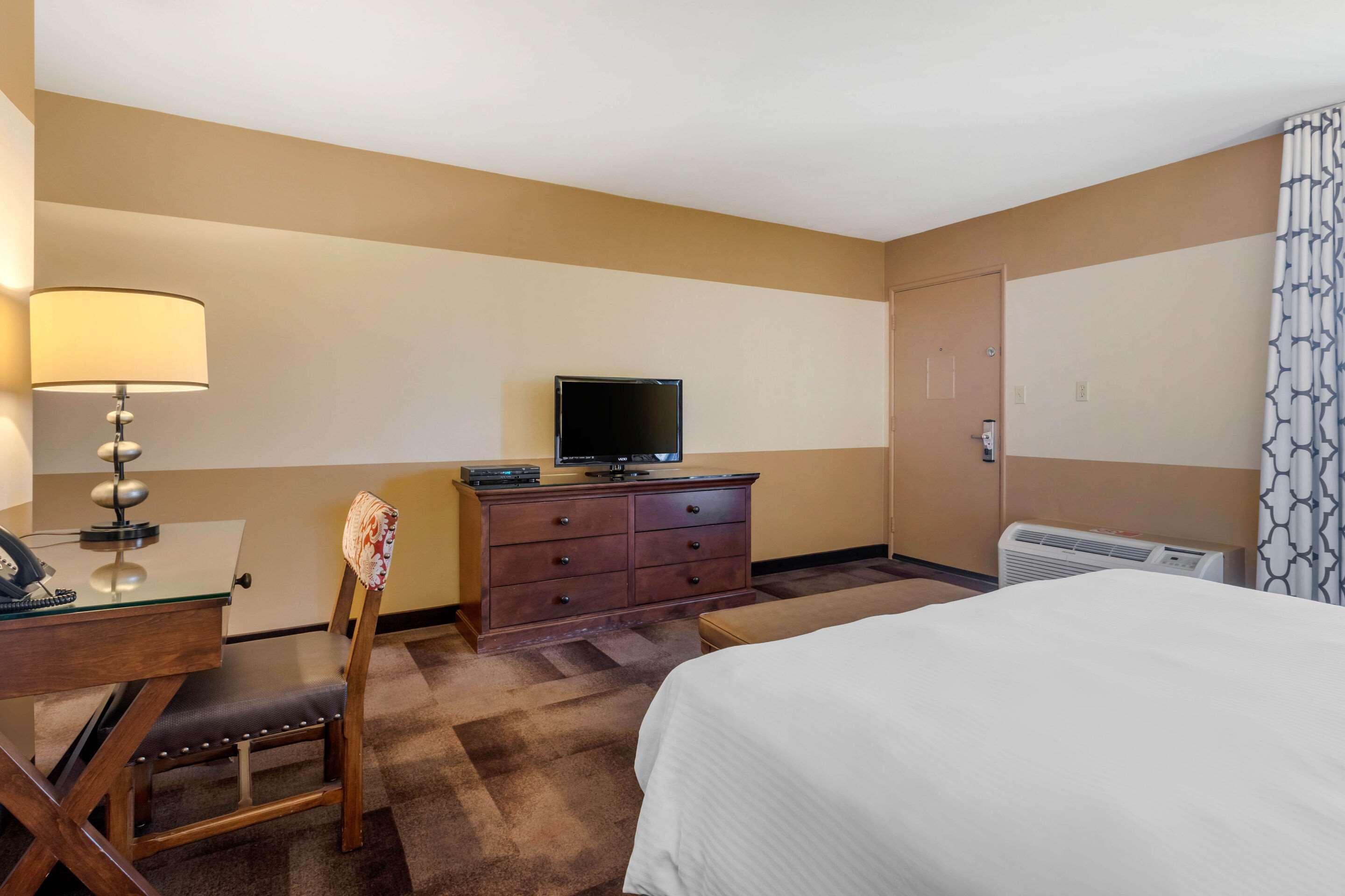 Carlton Oaks Lodge, Ascend Hotel Collection Санті Екстер'єр фото