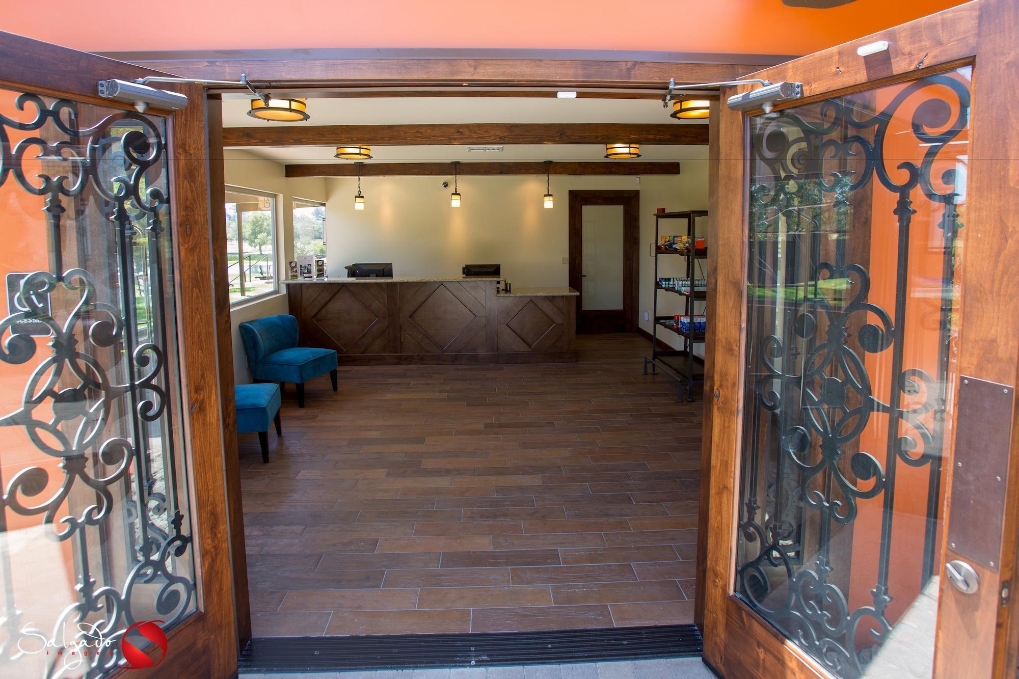 Carlton Oaks Lodge, Ascend Hotel Collection Санті Екстер'єр фото
